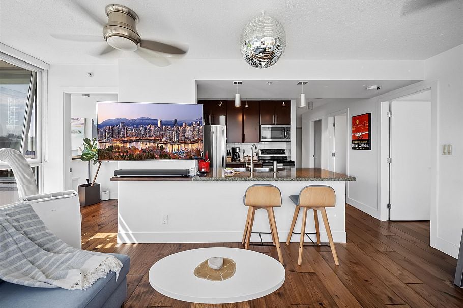 502 688 Abbott Street Vancouver, BC - 1