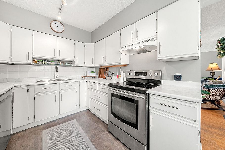 1120 Wellington Drive North Vancouver, BC - 11