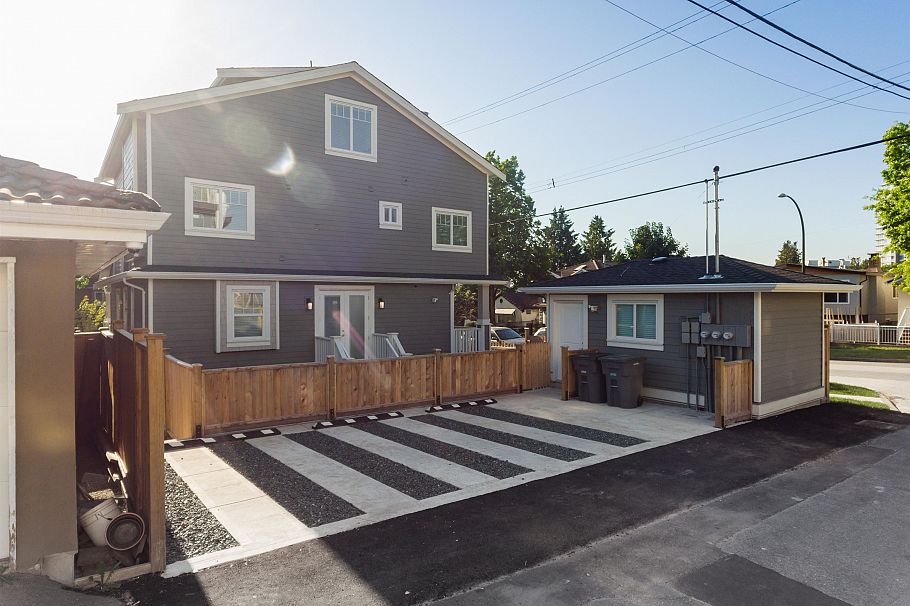 2368 E 34th Avenue Vancouver, BC - 12