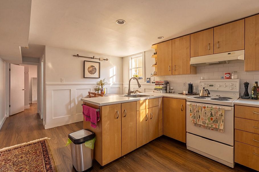 1544 E 13th Avenue Vancouver, BC - 22
