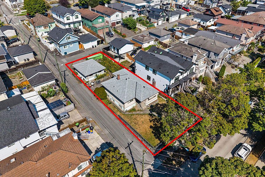 715 E 63rd Avenue Vancouver, BC - 1