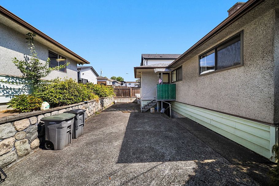 715 E 63rd Avenue Vancouver, BC - 14