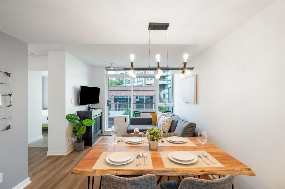 517 618 Abbott Street Vancouver, BC - 2