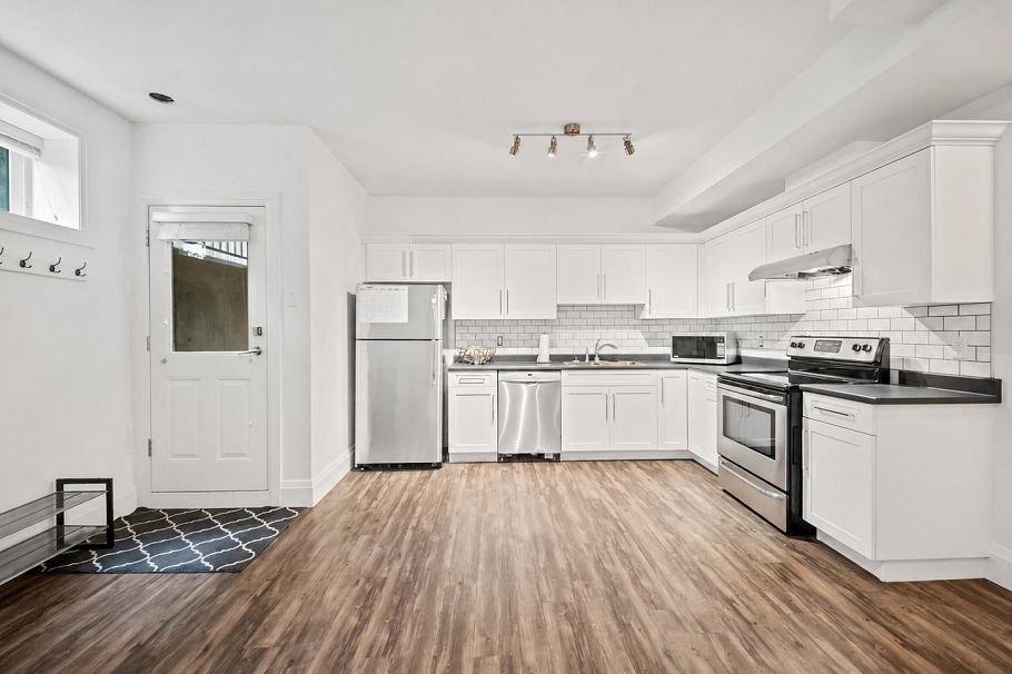 433 E Queens Road North Vancouver, BC - 31