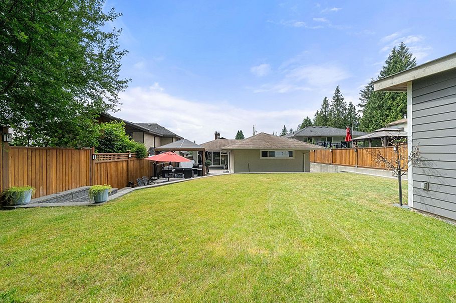 1120 Wellington Drive North Vancouver, BC - 27