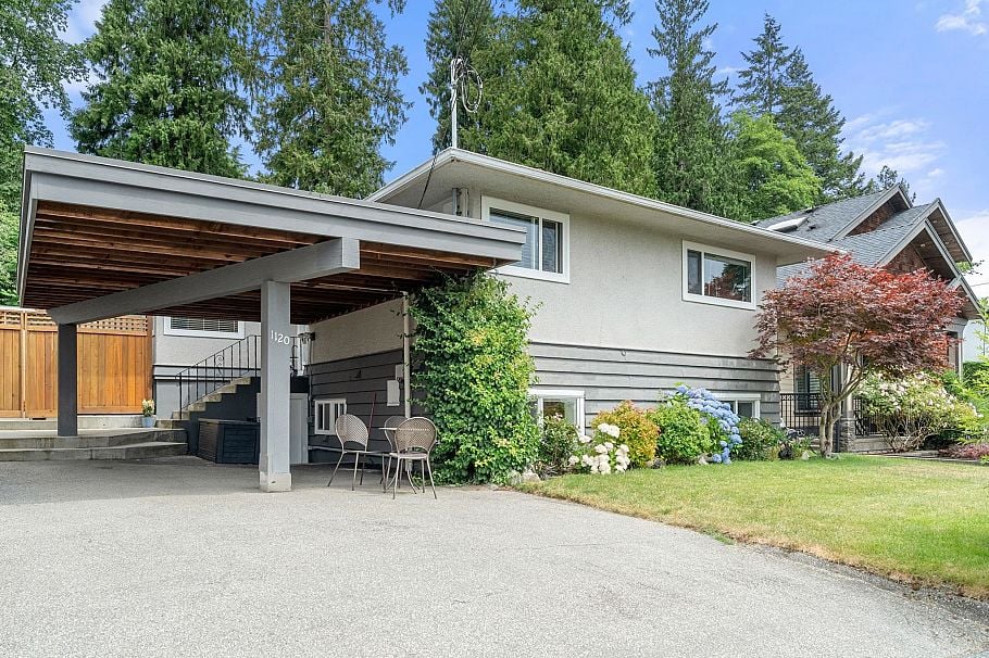 1120 Wellington Drive North Vancouver, BC - 1