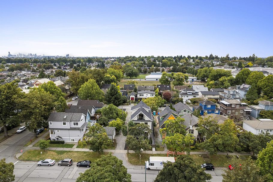 1 2256 Pender Street Vancouver, BC - 34