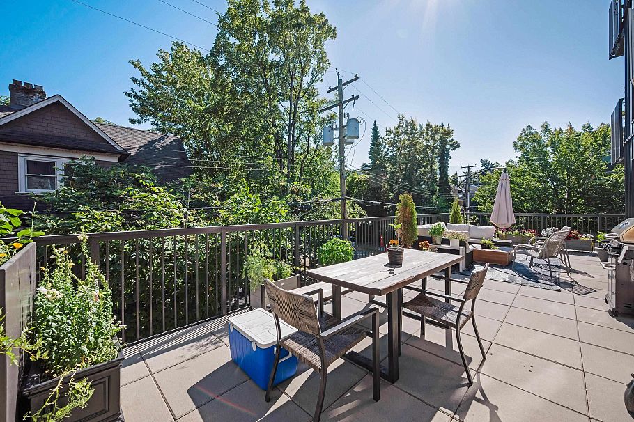 221 2520 Guelph Street Vancouver, BC - 16