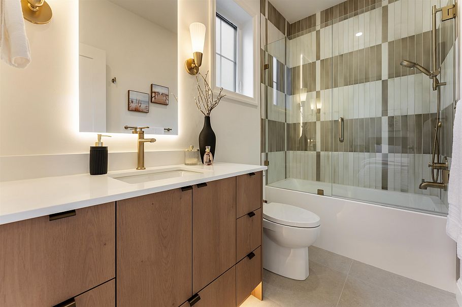 1 2256 Pender Street Vancouver, BC - 27