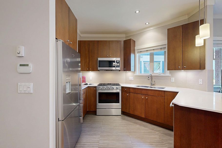 839 W 14th Avenue Vancouver, BC - 5