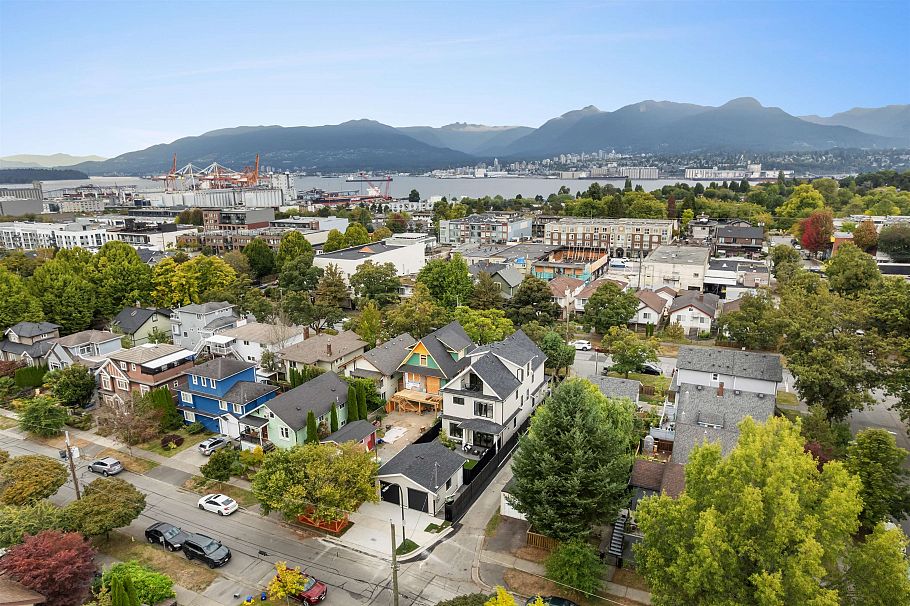 2 2256 E Pender Street Street Vancouver, BC - 36