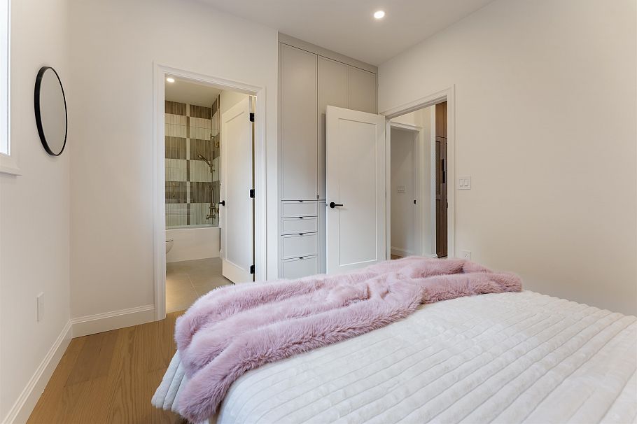 1 2256 Pender Street Vancouver, BC - 26