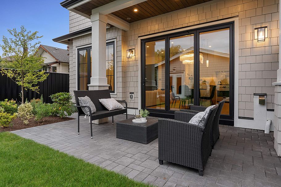 2 2256 E Pender Street Street Vancouver, BC - 2
