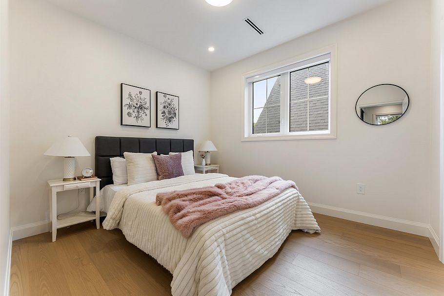 1 2256 Pender Street Vancouver, BC - 25