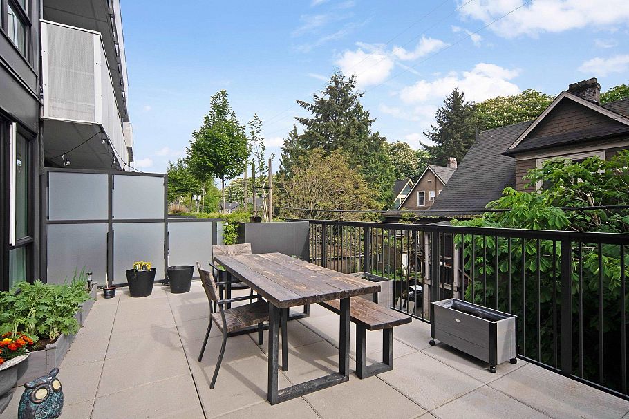 221 2520 Guelph Street Vancouver, BC - 17