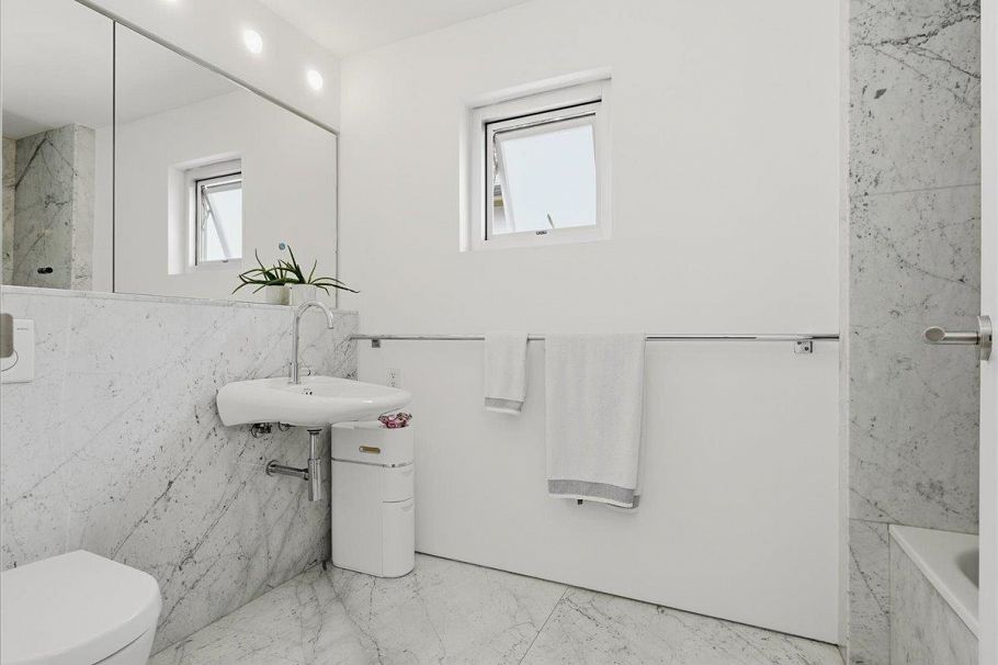4056 W 36th Avenue Vancouver, BC - 29