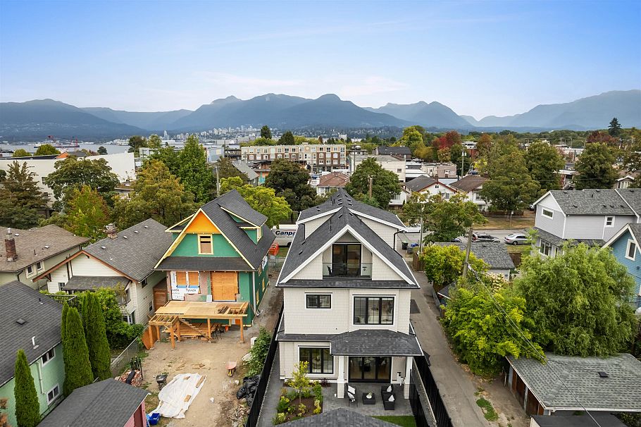 2 2256 E Pender Street Street Vancouver, BC - 39
