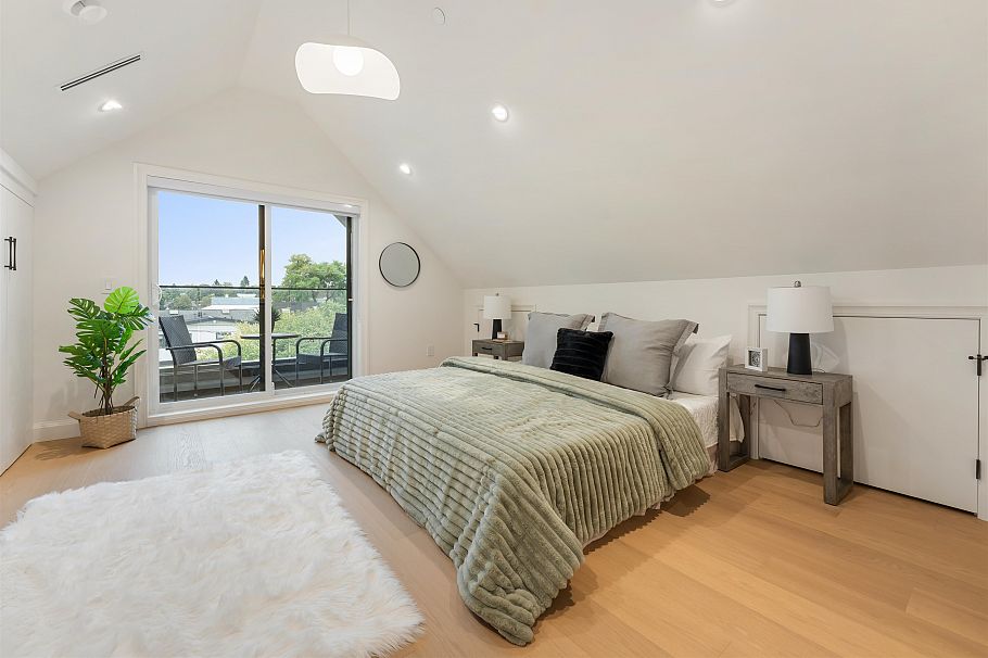 2 2256 E Pender Street Street Vancouver, BC - 26