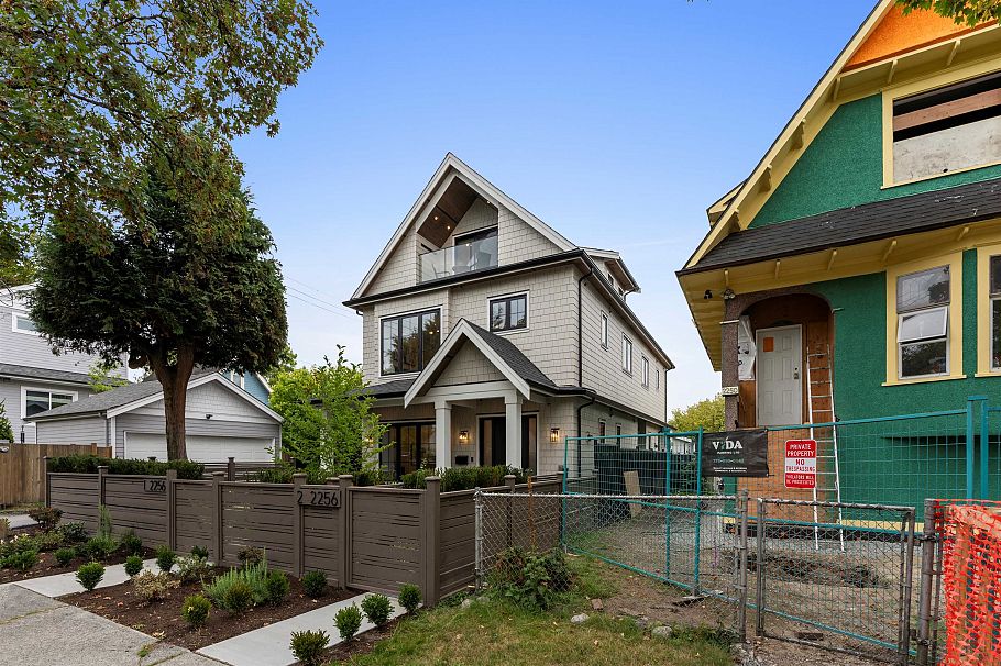 1 2256 Pender Street Vancouver, BC - 37