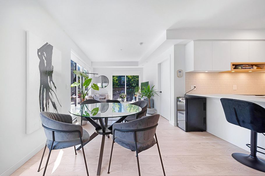 221 2520 Guelph Street Vancouver, BC - 7