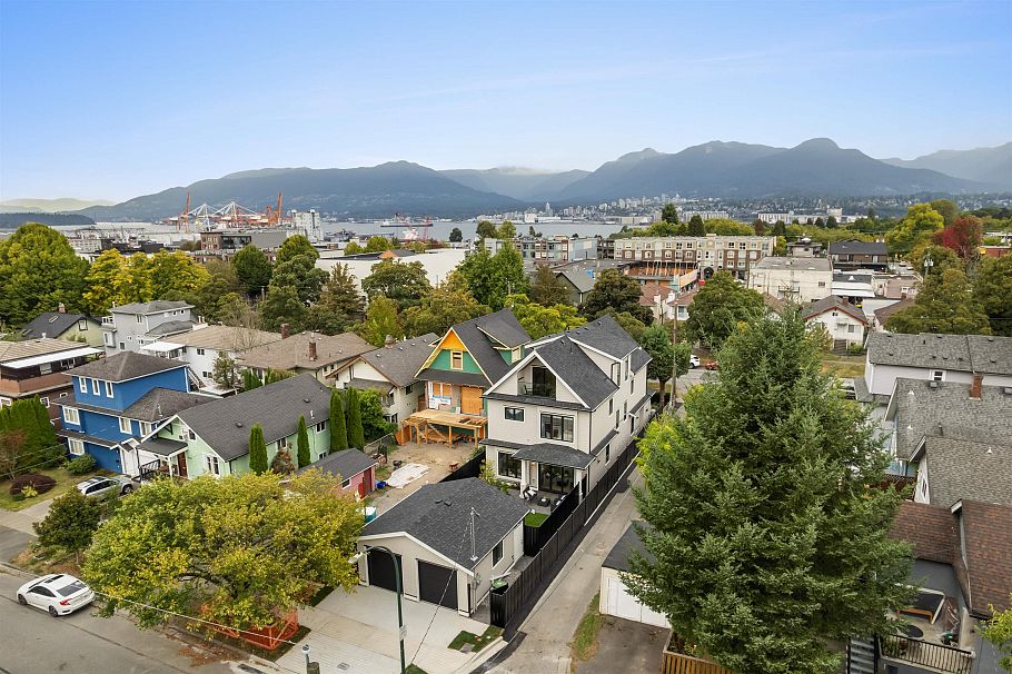 2 2256 E Pender Street Street Vancouver, BC - 37