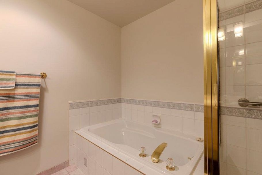 606 160 W Keith Road North Vancouver, BC - 21