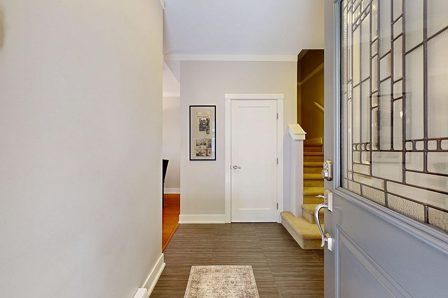 839 W 14th Avenue Vancouver, BC - 2