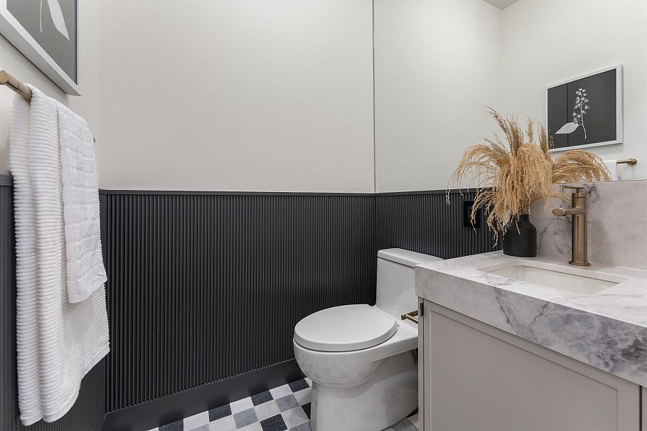 1 2256 Pender Street Vancouver, BC - 17