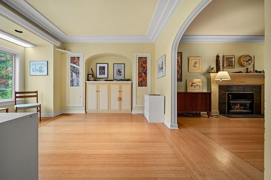 4311 W 14th Avenue Vancouver, BC - 5