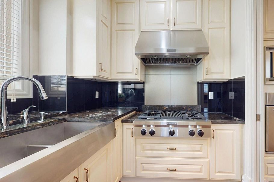 3749 W 11th Avenue Vancouver, BC - 7