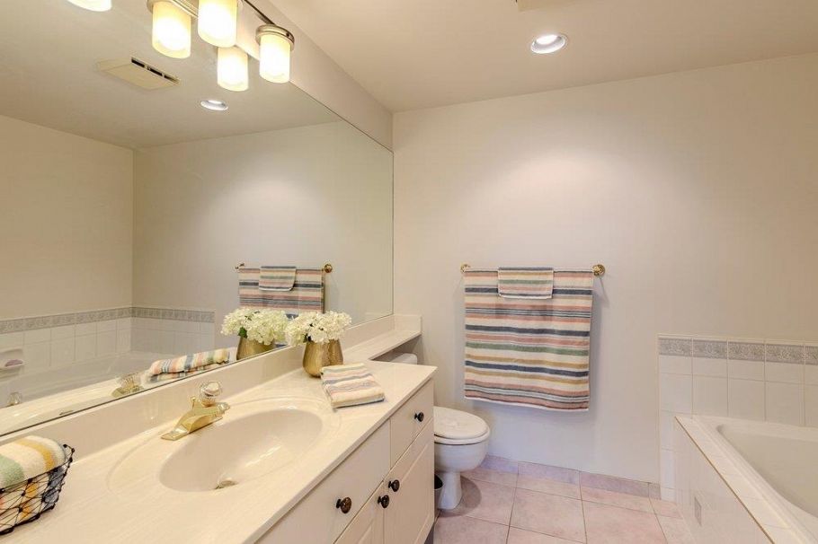 606 160 W Keith Road North Vancouver, BC - 20