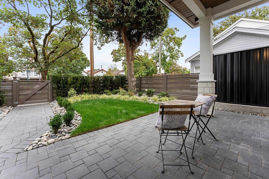 1 2256 Pender Street Vancouver, BC - 32