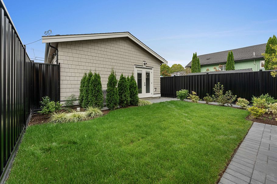 2 2256 E Pender Street Street Vancouver, BC - 33