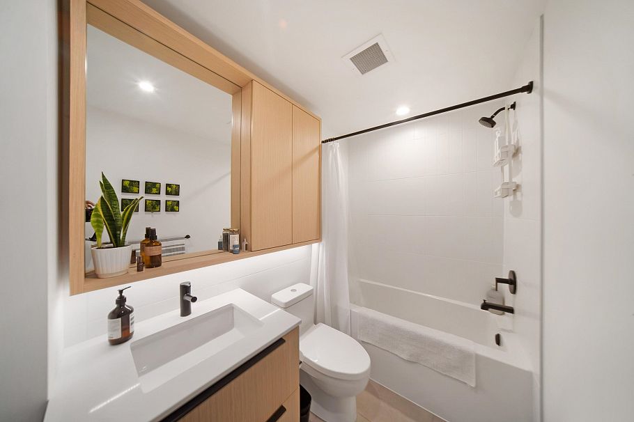 221 2520 Guelph Street Vancouver, BC - 14