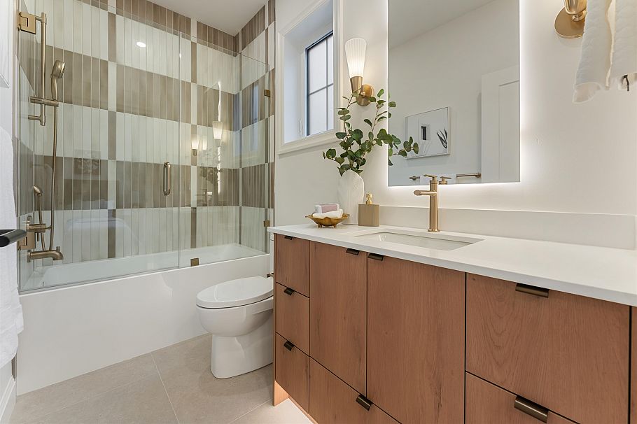 2 2256 E Pender Street Street Vancouver, BC - 25