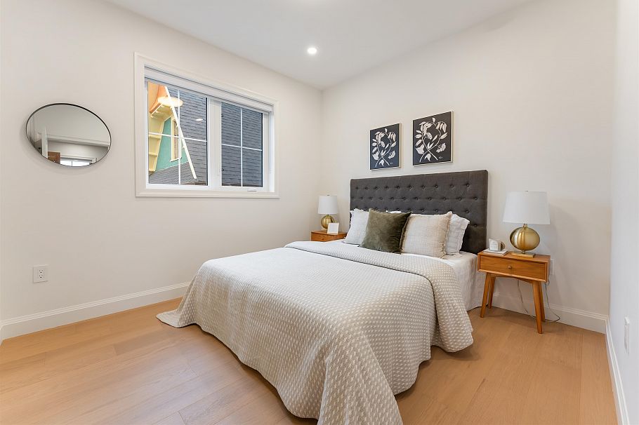 2 2256 E Pender Street Street Vancouver, BC - 23