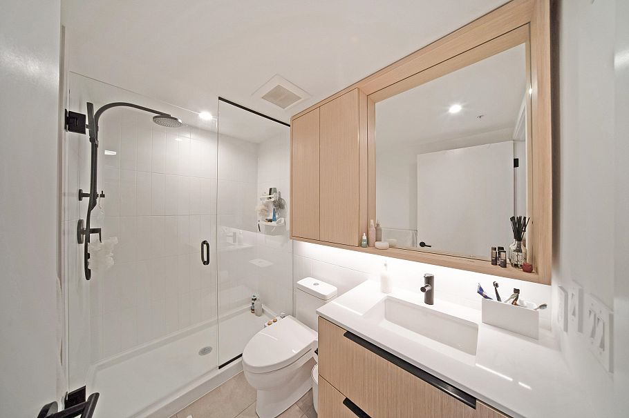 221 2520 Guelph Street Vancouver, BC - 13