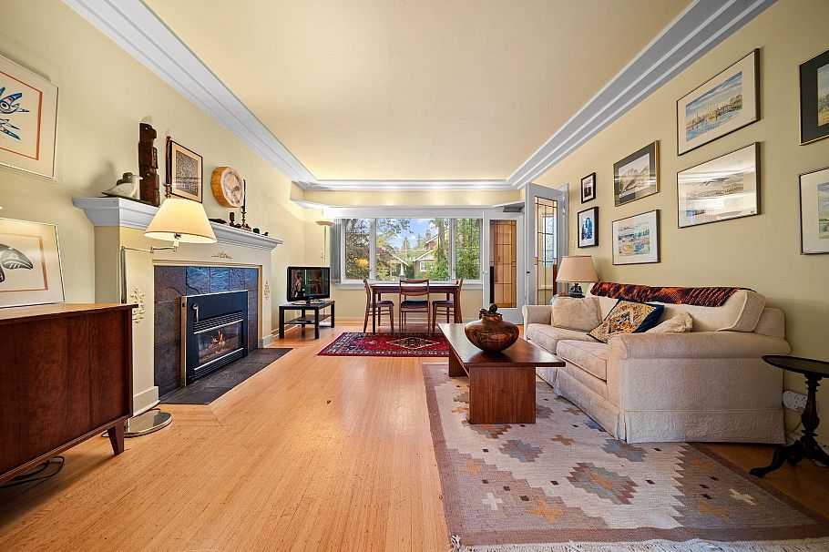 4311 W 14th Avenue Vancouver, BC - 9