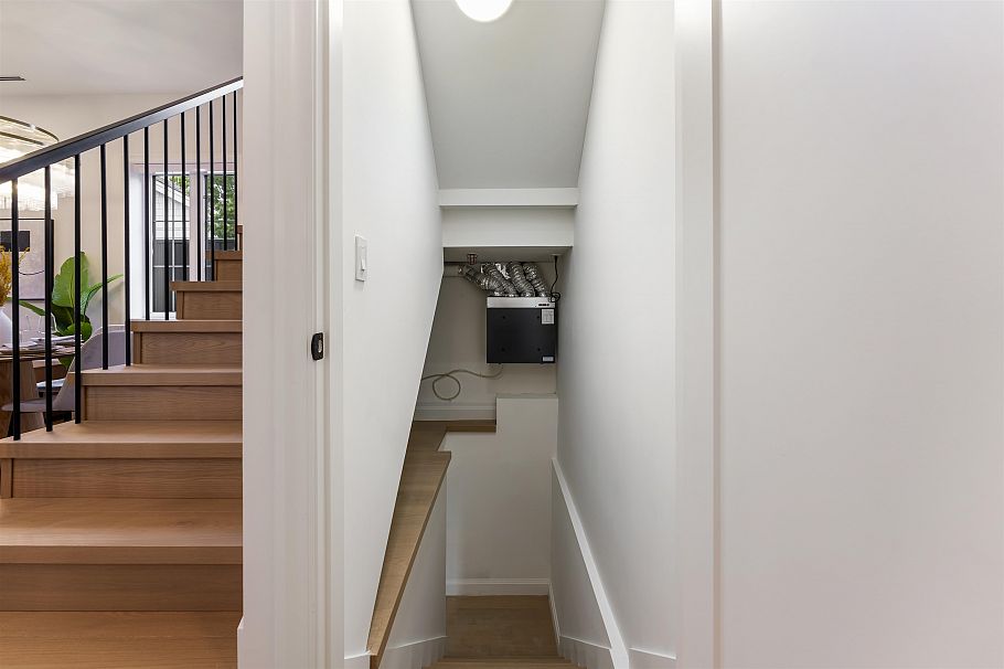 1 2256 Pender Street Vancouver, BC - 18