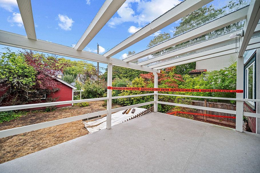 4311 W 14th Avenue Vancouver, BC - 25
