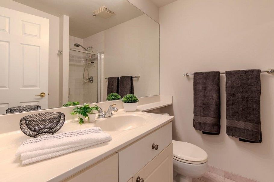 606 160 W Keith Road North Vancouver, BC - 24