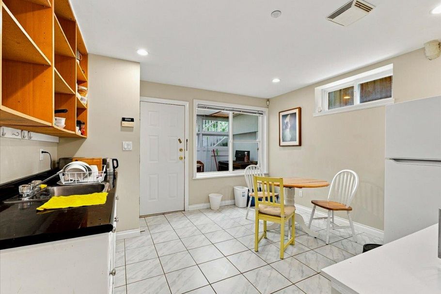2579 W 45th Avenue Vancouver, BC - 26