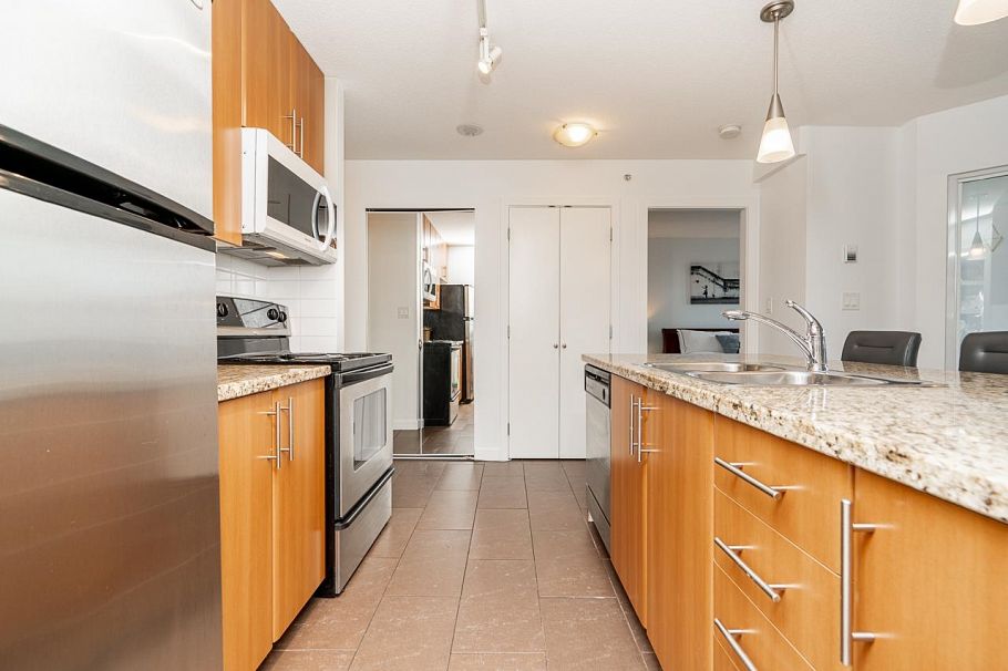 806 58 Keefer Place Vancouver, BC - 9
