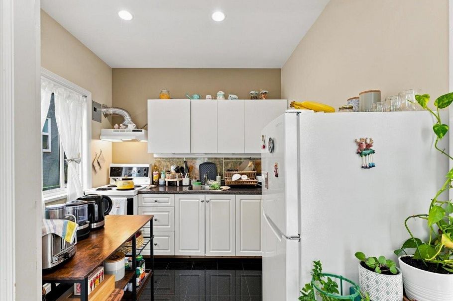 2579 W 45th Avenue Vancouver, BC - 5