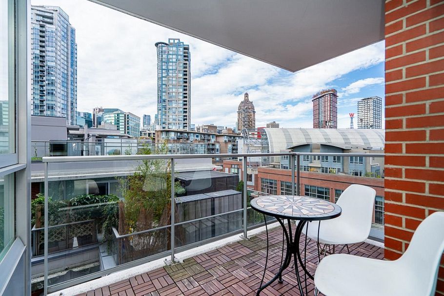 806 58 Keefer Place Vancouver, BC - 1