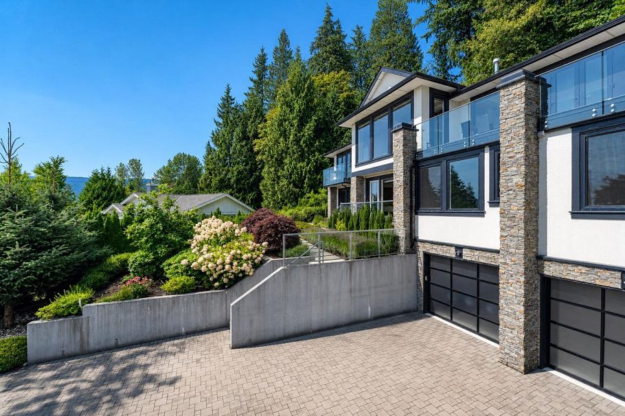 4816 Skyline Drive North Vancouver, BC - 2