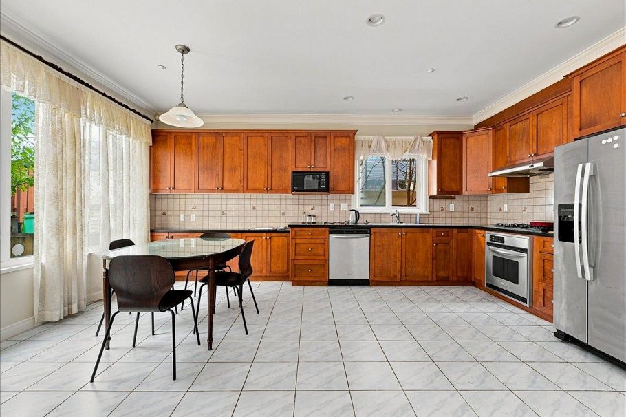 2579 W 45th Avenue Vancouver, BC - 8