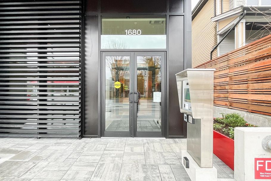 609 1680 E 12th Avenue Vancouver, BC - 3
