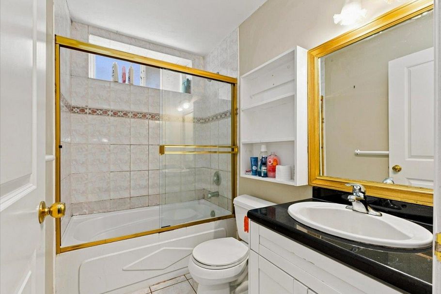2579 W 45th Avenue Vancouver, BC - 29