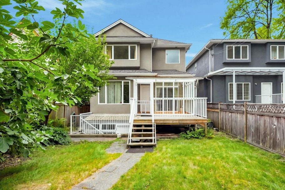 2579 W 45th Avenue Vancouver, BC - 33